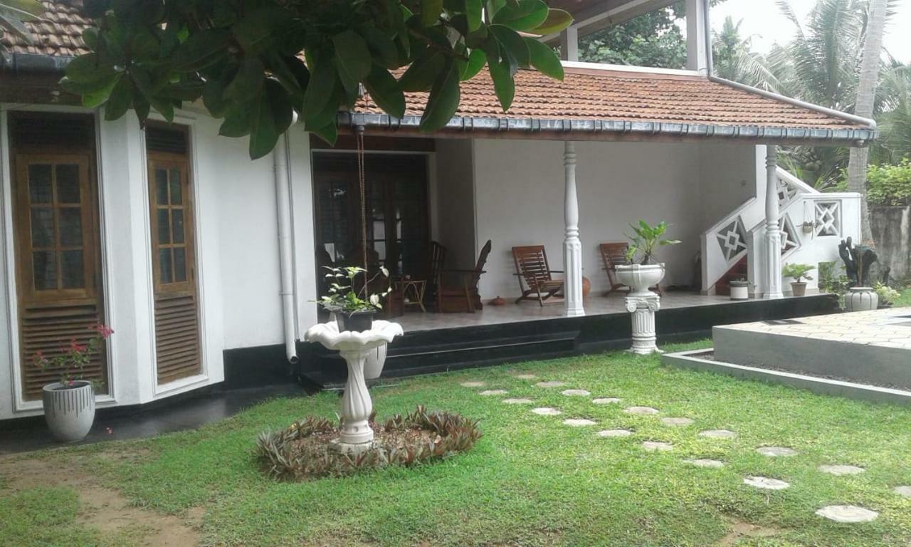 Villa Sea Sprays Hikkaduwa Ngoại thất bức ảnh
